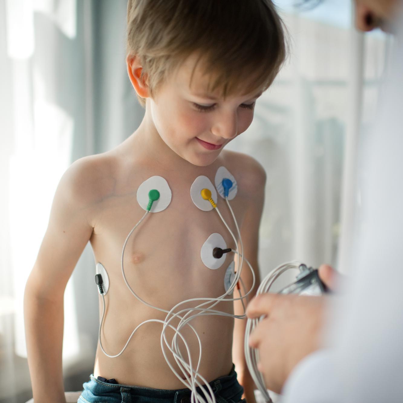 ECG monitor on a child 1502466806.jpg